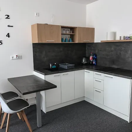 J&j Besenova, Mymara 6 Daire